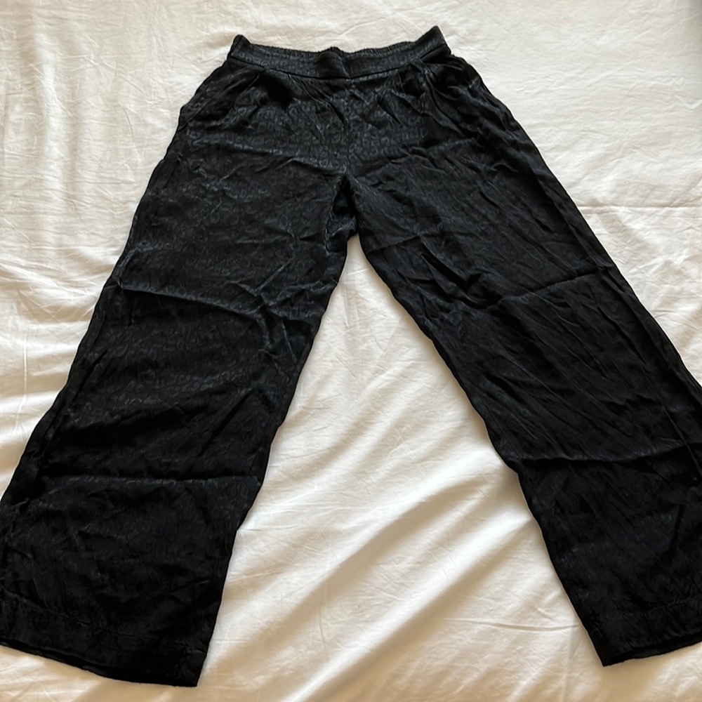 Size small Nine West black leopard print wide leg pants stretch waist band